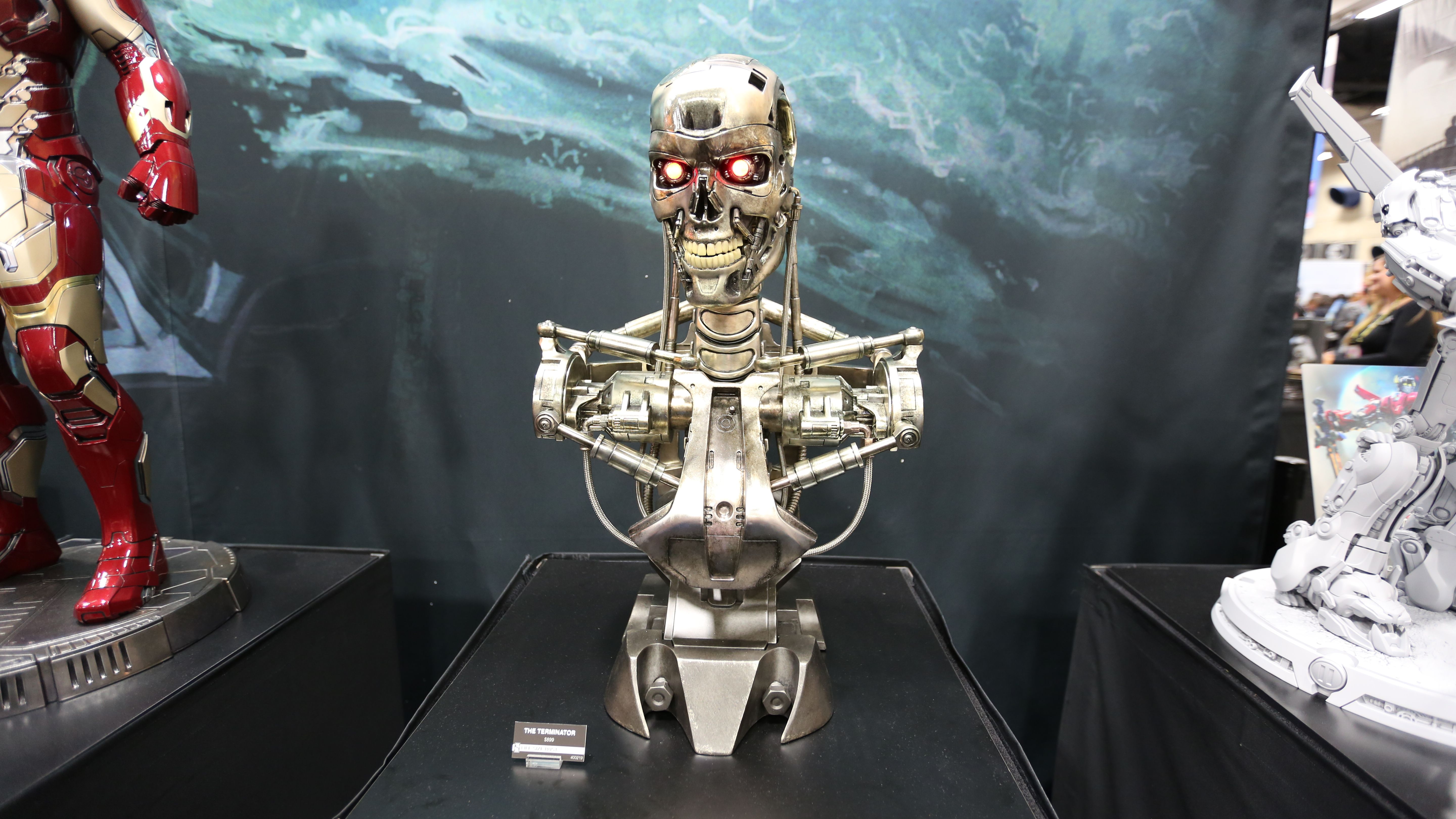 terminator-hot-toys-sideshow-collectibles-booth-picture-comic-con-2.jpg