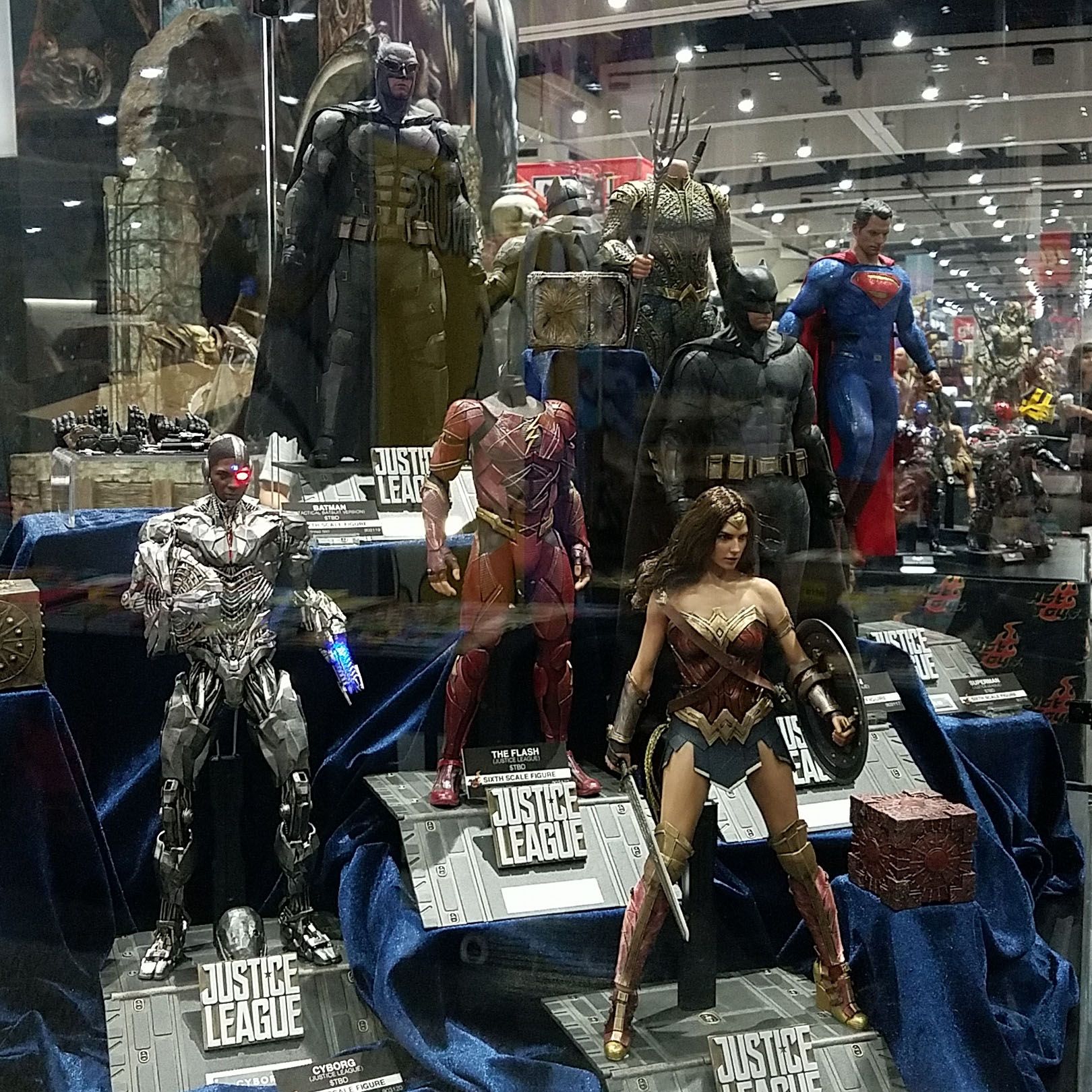 justice-league-hot-toys-sideshow-1.jpg
