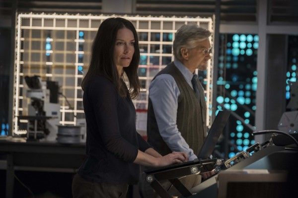 nt-man-and-the-wasp-evangeline-lilly-michael-douglas