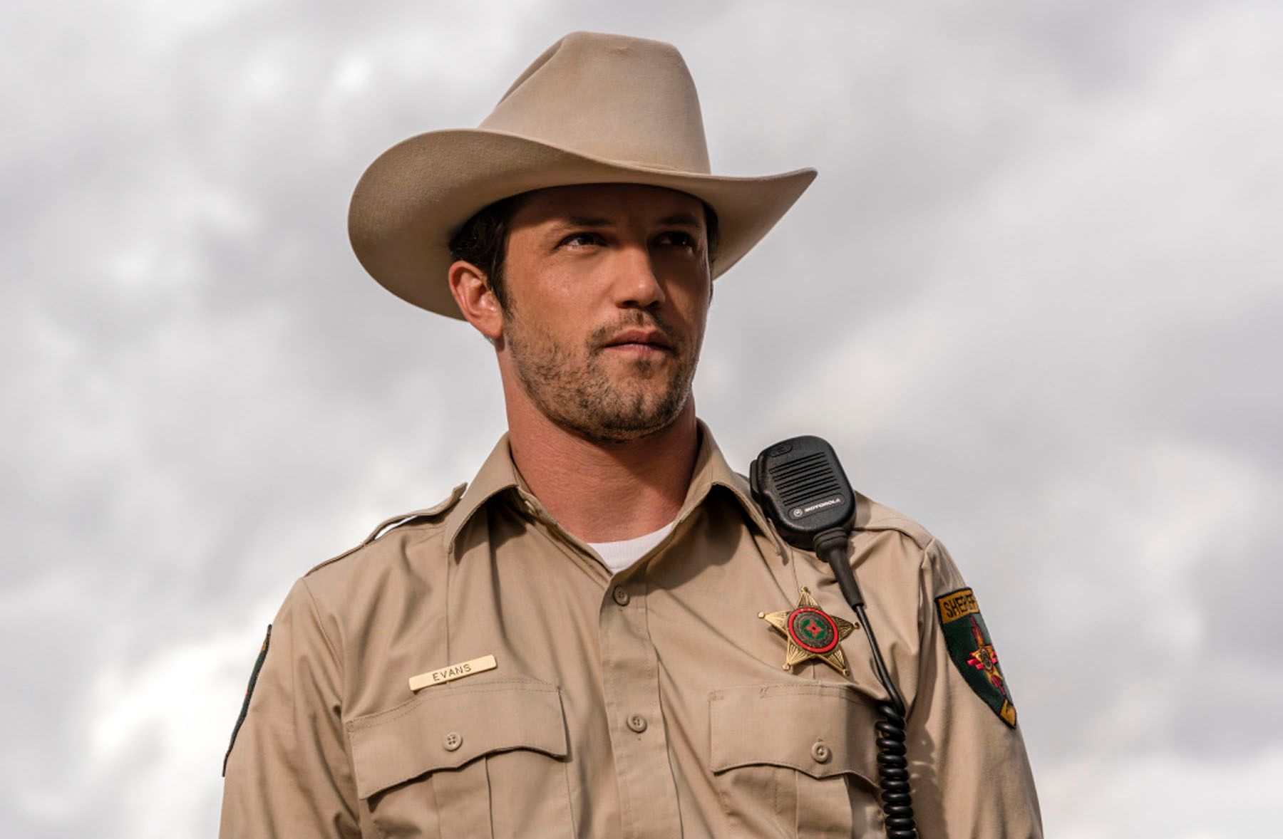 Nathan Parsons on Roswell New Mexico's Most Iconic Moment | Collider