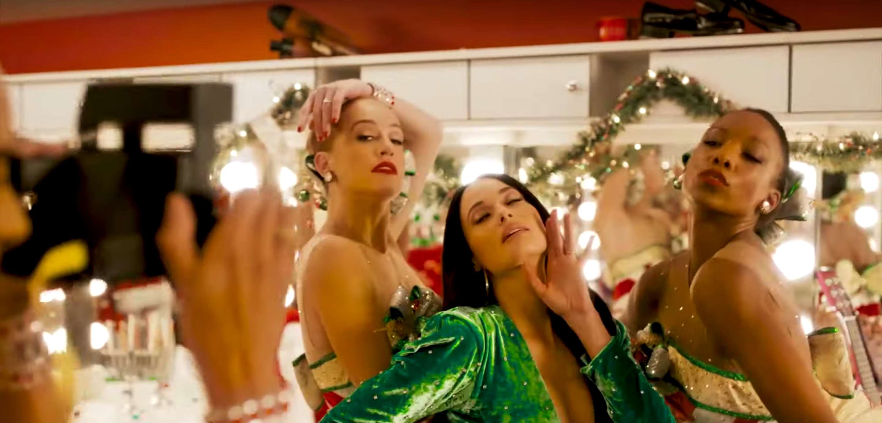 Amazon Christmas Special with Kacey Musgraves Debuts Trailer | Collider