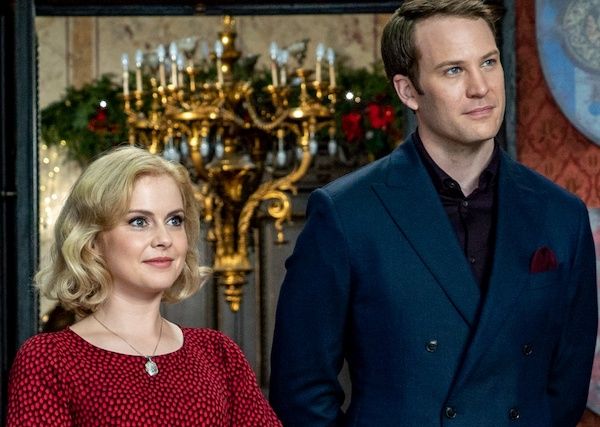 A Christmas Prince 3 Stars Rose McIver & Ben Lamb on the Netflix Franchise | Collider